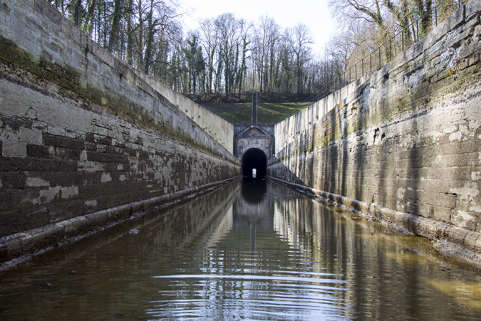 Le souterrain depuis la cuvette du canal. © Région Bourgogne-Franche-Comté, Inventaire du patrimoine Le souterrain depuis la cuvette du canal. © Région Bourgogne-Franche-Comté, Inventaire du patrimoine