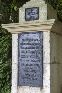 Détail du piédestal. © Région Bourgogne-Franche-Comté, Inventaire du patrimoine