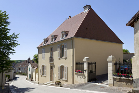 Façade antérieure de trois quarts droite. © Région Bourgogne-Franche-Comté, Inventaire du patrimoine Façade antérieure de trois quarts droite. © Région Bourgogne-Franche-Comté, Inventaire du patrimoine
