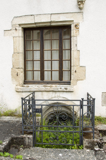 Maison 2 place Gabrielle de Salverte, l'entrée de cave. © Région Bourgogne-Franche-Comté, Inventaire du patrimoine Maison 2 place Gabrielle de Salverte, l'entrée de cave. © Région Bourgogne-Franche-Comté, Inventaire du patrimoine