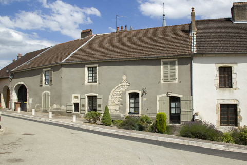 Maison 4 place Gabrielle de Salverte. © Région Bourgogne-Franche-Comté, Inventaire du patrimoine Maison 4 place Gabrielle de Salverte. © Région Bourgogne-Franche-Comté, Inventaire du patrimoine