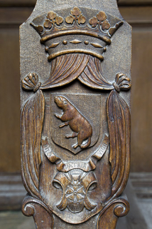 Chapelle seigneuriale : armoiries sur l'un des bancs. © Région Bourgogne-Franche-Comté, Inventaire du patrimoine