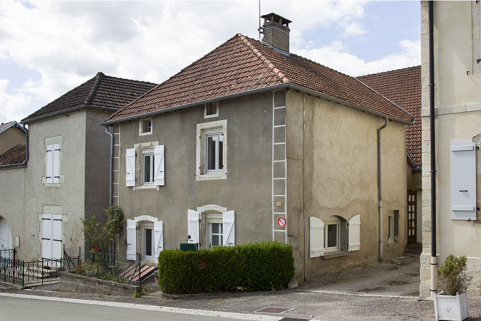 Vue générale de trois quart droite. © Région Bourgogne-Franche-Comté, Inventaire du patrimoine Vue générale de trois quart droite. © Région Bourgogne-Franche-Comté, Inventaire du patrimoine