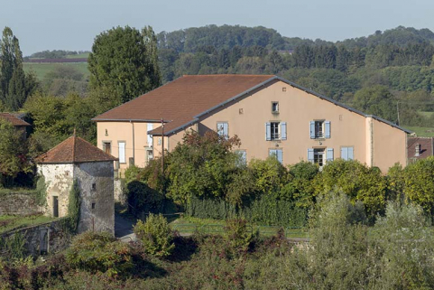 Maison comprise dans l'ancienne enceinte fortifiée du bourg. © Région Bourgogne-Franche-Comté, Inventaire du patrimoine