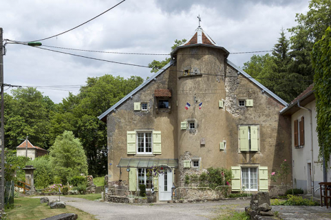 Façade avec la tourelle d'escalier de la maison des Hennezel. © Région Bourgogne-Franche-Comté, Inventaire du patrimoine