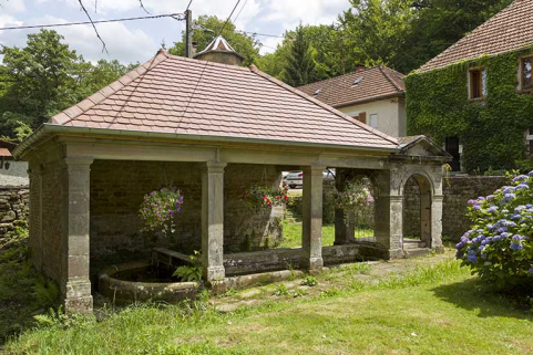 Fontaine-lavoir de la Violette, hameau de la Rochère à Passavant-la-Rochère. © Région Bourgogne-Franche-Comté, Inventaire du patrimoine