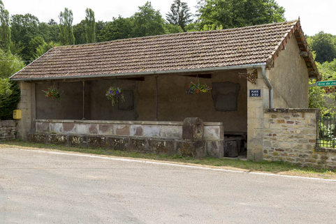 Lavoir de la Rochère, place Dieu. © Région Bourgogne-Franche-Comté, Inventaire du patrimoine