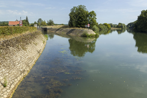 Fin de la dérivation de Chantes en aval de l'écluse. © Région Bourgogne-Franche-Comté, Inventaire du patrimoine Fin de la dérivation de Chantes en aval de l'écluse. © Région Bourgogne-Franche-Comté, Inventaire du patrimoine