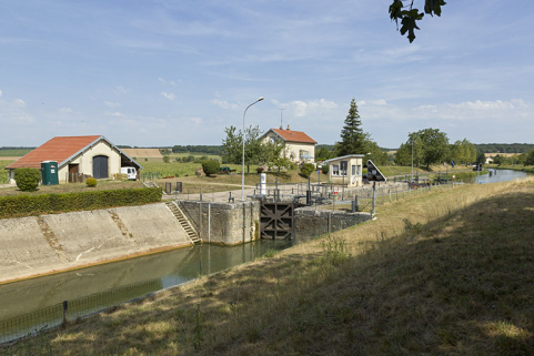 Vue générale du site d'écluse. © Région Bourgogne-Franche-Comté, Inventaire du patrimoine Vue générale du site d'écluse. © Région Bourgogne-Franche-Comté, Inventaire du patrimoine