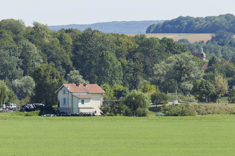 La maison située à l'entrée du canal de navigation. © Région Bourgogne-Franche-Comté, Inventaire du patrimoine La maison située à l'entrée du canal de navigation. © Région Bourgogne-Franche-Comté, Inventaire du patrimoine