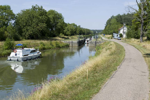 Vue amont du site d'écluse. © Région Bourgogne-Franche-Comté, Inventaire du patrimoine Vue amont du site d'écluse. © Région Bourgogne-Franche-Comté, Inventaire du patrimoine