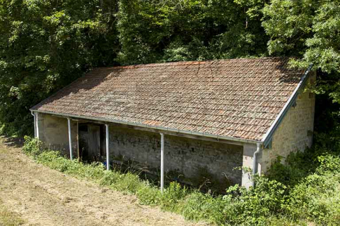 Lavoir proche du site d'écluse. © Région Bourgogne-Franche-Comté, Inventaire du patrimoine Lavoir proche du site d'écluse. © Région Bourgogne-Franche-Comté, Inventaire du patrimoine