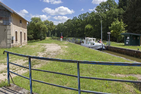 L'écluse depuis le pont. © Région Bourgogne-Franche-Comté, Inventaire du patrimoine