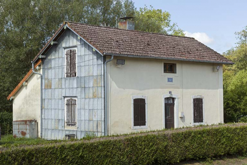 Maison d'éclusier de Corre : vue de trois-quart sud-est.  © Région Bourgogne-Franche-Comté, Inventaire du patrimoine Maison d'éclusier de Corre : vue de trois-quart sud-est.  © Région Bourgogne-Franche-Comté, Inventaire du patrimoine
