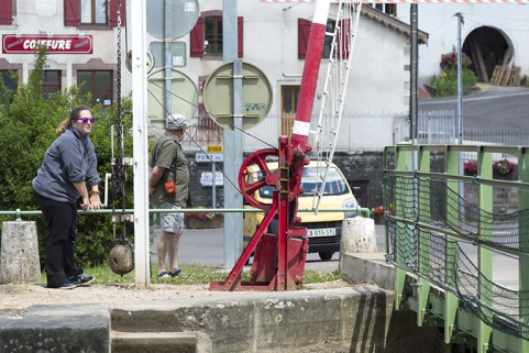 Manipulation des barrières. © Région Bourgogne-Franche-Comté, Inventaire du patrimoine