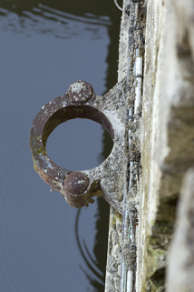 Gond d'une des anciennes portes du tunnel (entrée amont). © Région Bourgogne-Franche-Comté, Inventaire du patrimoine Gond d'une des anciennes portes du tunnel (entrée amont). © Région Bourgogne-Franche-Comté, Inventaire du patrimoine