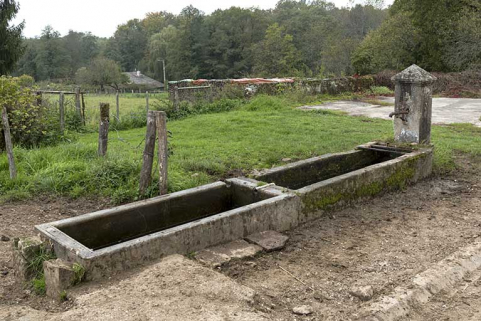 Fontaine-abreuvoir, rue Saint-Nicolas. © Région Bourgogne-Franche-Comté, Inventaire du patrimoine