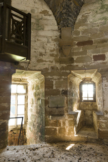Détail d'une baie du premier étage du donjon. © Région Bourgogne-Franche-Comté, Inventaire du patrimoine