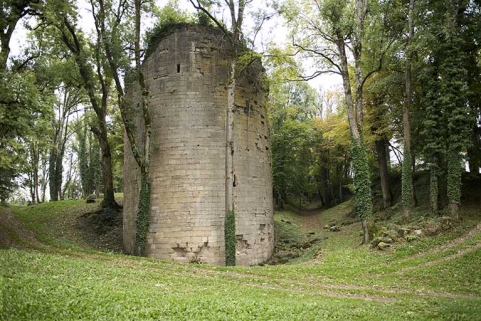 La tour ouest, vue de l'ouest. © Région Bourgogne-Franche-Comté, Inventaire du patrimoine