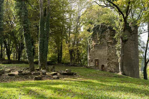 La tour ouest, vue de l'est. © Région Bourgogne-Franche-Comté, Inventaire du patrimoine