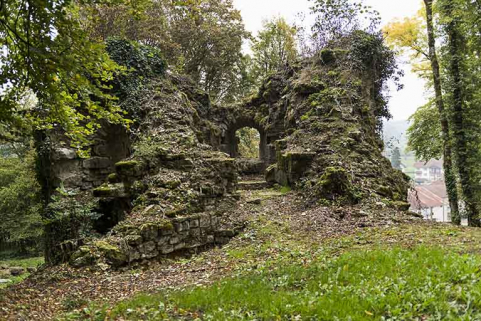 Vue sur la tour est.  © Région Bourgogne-Franche-Comté, Inventaire du patrimoine