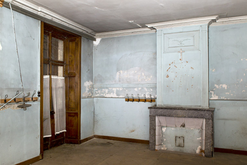 Une chambre en rez-de-chaussée. © Région Bourgogne-Franche-Comté, Inventaire du patrimoine Une chambre en rez-de-chaussée. © Région Bourgogne-Franche-Comté, Inventaire du patrimoine