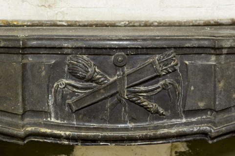 Linteau de cheminée : détail de motif sculpté. © Région Bourgogne-Franche-Comté, Inventaire du patrimoine Linteau de cheminée : détail de motif sculpté. © Région Bourgogne-Franche-Comté, Inventaire du patrimoine