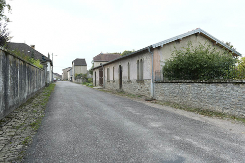 Vue de la rue Billecard depuis l'est, jouxtant au sud la cloture du parc Barbey.   © Région Bourgogne-Franche-Comté, Inventaire du patrimoine Vue de la rue Billecard depuis l'est, jouxtant au sud la cloture du parc Barbey.   © Région Bourgogne-Franche-Comté, Inventaire du patrimoine