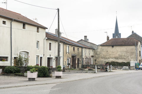 Alignement rive nord de la rue Jean Monasson. © Région Bourgogne-Franche-Comté, Inventaire du patrimoine
