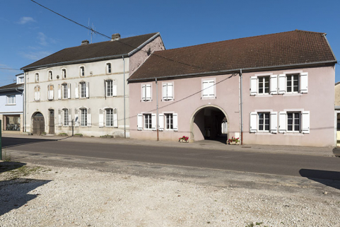 Alignement rive nord de la rue Jean Monasson. © Région Bourgogne-Franche-Comté, Inventaire du patrimoine