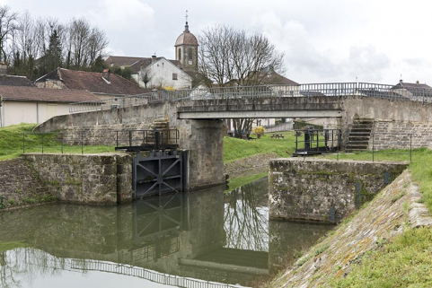 Porte de garde, Ormoy. © Région Bourgogne-Franche-Comté, Inventaire du patrimoine Porte de garde, Ormoy. © Région Bourgogne-Franche-Comté, Inventaire du patrimoine