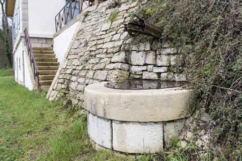 Puits de la maison. © Région Bourgogne-Franche-Comté, Inventaire du patrimoine Puits de la maison. © Région Bourgogne-Franche-Comté, Inventaire du patrimoine