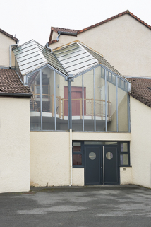 Détail de la façade sud de l'externat sud-est bordant la rue du bocage. © Région Bourgogne-Franche-Comté, Inventaire du patrimoine