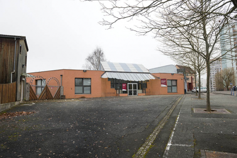 Vue sur l'entrée depuis la rue de Zaporojie à l'est. © Région Bourgogne-Franche-Comté, Inventaire du patrimoine
