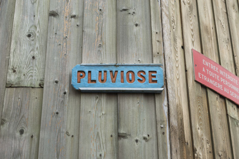 Détail de signalétique intérieure.  © Région Bourgogne-Franche-Comté, Inventaire du patrimoine