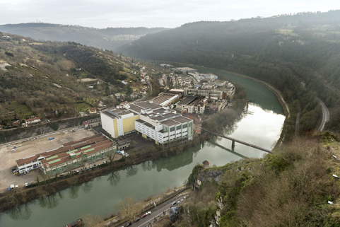 Etat en 2016. Vue d'ensemble (rapprochée) plongeante sur le site, depuis l'ouest. © Région Bourgogne-Franche-Comté, Inventaire du patrimoine