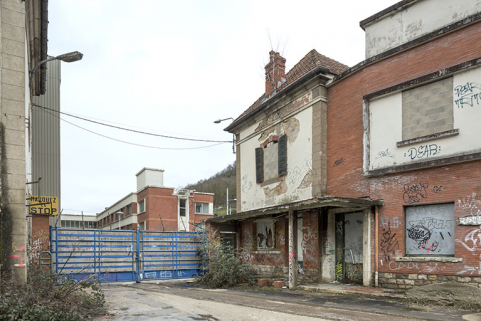 Etat en 2016. Usine A : entrée et façade latérale de la conciergerie, depuis la cour. © Région Bourgogne-Franche-Comté, Inventaire du patrimoine