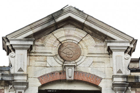Etat en 2016. Usine A : fronton de la cantine. © Région Bourgogne-Franche-Comté, Inventaire du patrimoine