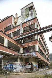 Etat en 2016. Usine A : angle sud-ouest de l'étirage tergal (V), vu en contre-plongée. © Région Bourgogne-Franche-Comté, Inventaire du patrimoine