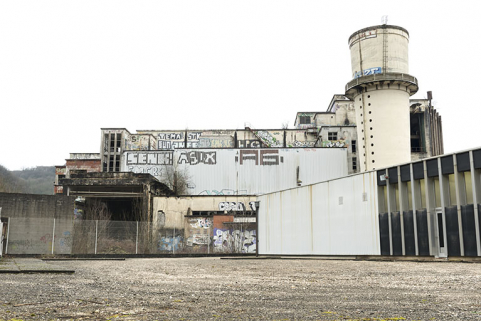Etat en 2016. Usine A : extrémité orientale des ateliers d'étirage et filature tergal et nylon, centrale frigorifique et château d'eau. © Région Bourgogne-Franche-Comté, Inventaire du patrimoine