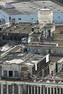 Etat en 2016. Usine A : toit des ateliers d'étirage et filature tergal et nylon, depuis l'ouest. © Région Bourgogne-Franche-Comté, Inventaire du patrimoine