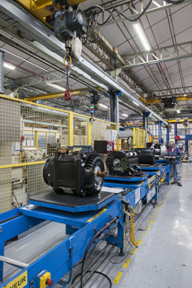 Atelier de finition. Moteurs en préparation. © Région Bourgogne-Franche-Comté, Inventaire du patrimoine