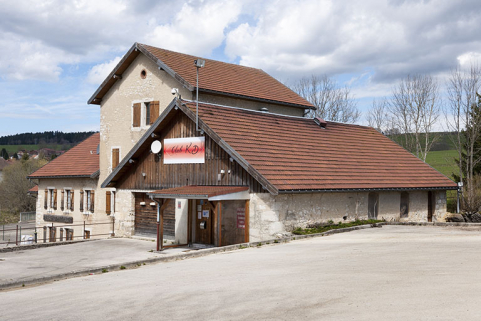 Vue depuis l'est. Ancien atelier de scierie au premier plan. © Région Bourgogne-Franche-Comté, Inventaire du patrimoine