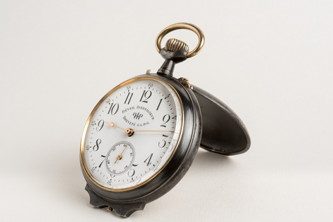 Montre de gousset mécanique dite réveil avertisseur Hipp (1er quart 20e siècle), de la société Parrenin et Faivre (aux 5-9 rue Hippolyte Parrenin). © Région Bourgogne-Franche-Comté, Inventaire du patrimoine Montre de gousset mécanique dite réveil avertisseur Hipp (1er quart 20e siècle), de la société Parrenin et Faivre (aux 5-9 rue Hippolyte Parrenin). © Région Bourgogne-Franche-Comté, Inventaire du patrimoine