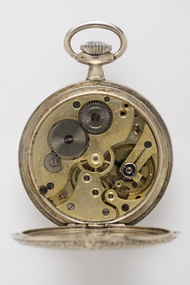 Montre de gousset mécanique des Ets Victor Mougin : mouvement Parrenin HP modèle T. (Collection particulière : Jean-Claude Vuez, Villers-le-Lac). © Région Bourgogne-Franche-Comté, Inventaire du patrimoine