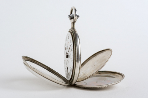 Vue de profil, lunette de glace, fond et cuvette ouverts.  © Région Bourgogne-Franche-Comté, Inventaire du patrimoine