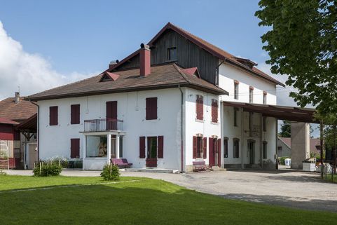 Vue d'ensemble depuis le sud-est. Logement au premier plan. © Région Bourgogne-Franche-Comté, Inventaire du patrimoine Vue d'ensemble depuis le sud-est. Logement au premier plan. © Région Bourgogne-Franche-Comté, Inventaire du patrimoine