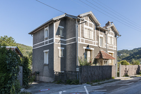 Maison de céiibataires. Vue de trois quarts gauche. © Région Bourgogne-Franche-Comté, Inventaire du patrimoine