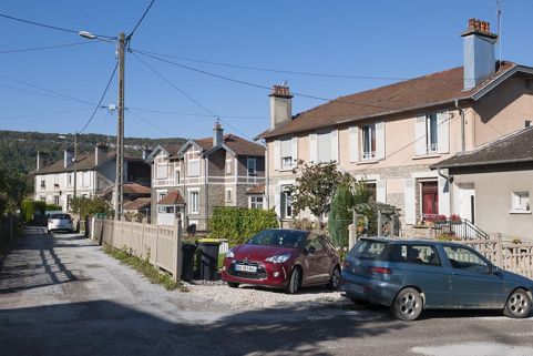Maison de célibataires entre deux maisons à quatre logements. © Région Bourgogne-Franche-Comté, Inventaire du patrimoine