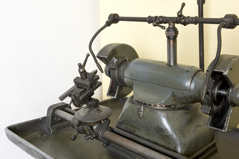 Porte-outil et poupée mobile. © Région Bourgogne-Franche-Comté, Inventaire du patrimoine Porte-outil et poupée mobile. © Région Bourgogne-Franche-Comté, Inventaire du patrimoine